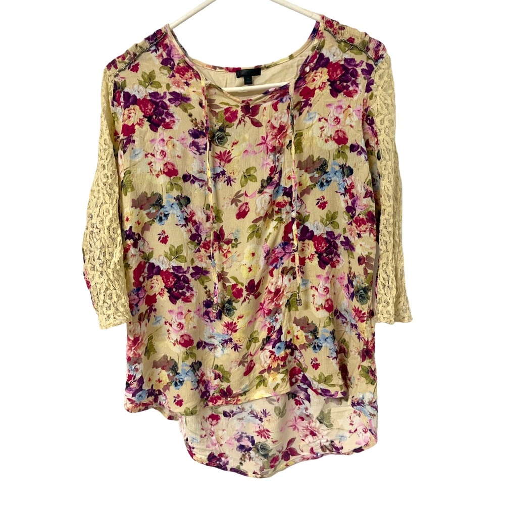 Boho size medium 3/4 lace sleeves.